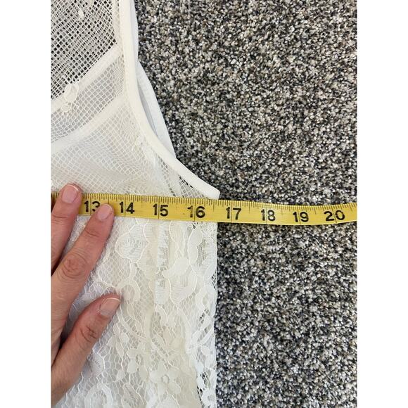 Women's In Style Scalloped Lace Crop Top White Boho Cottage Dainty Medium Beach - Picture 5 of 5